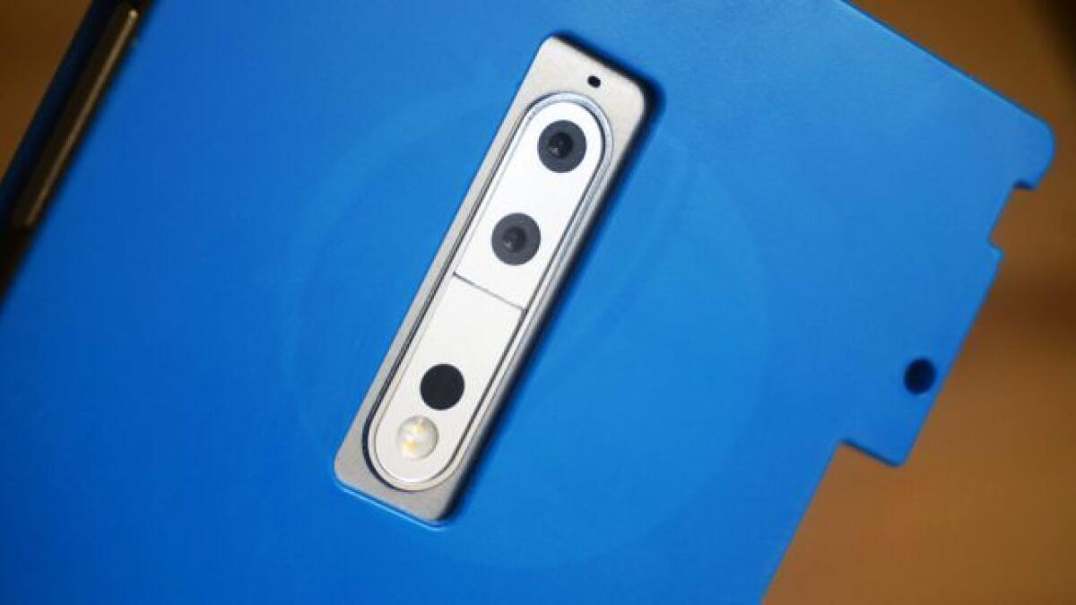 The purported prototype of the high-end Nokia 9.