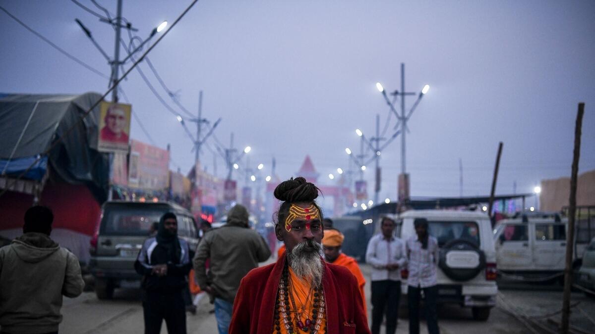 Indias mega festival begins under cloud of toxic air 
