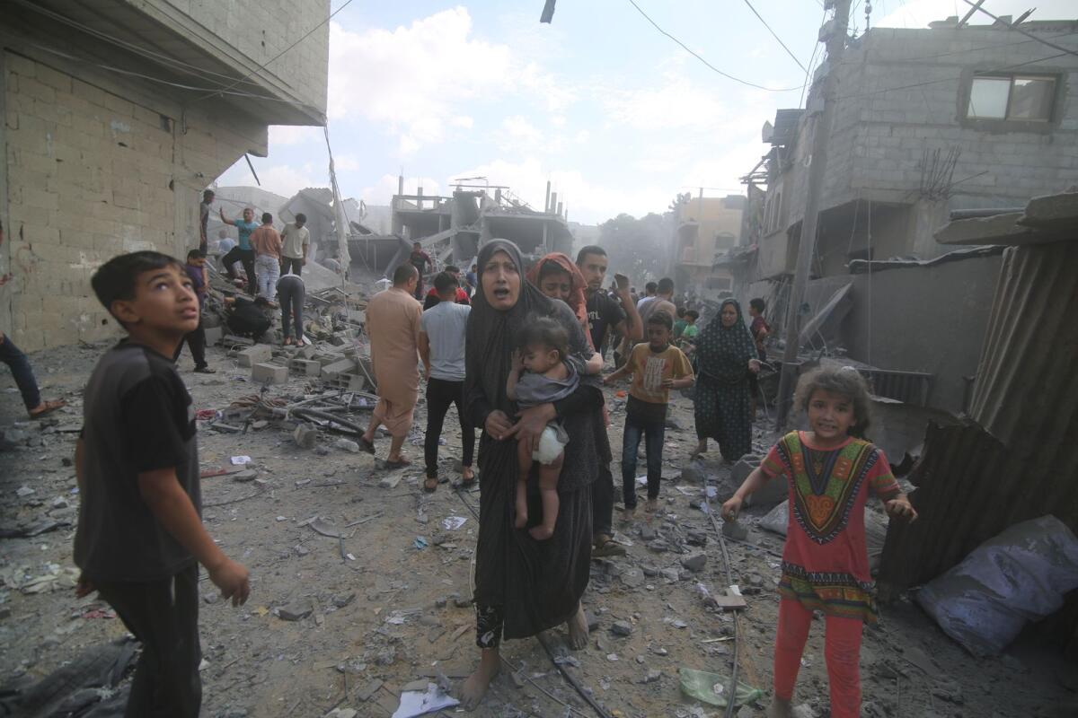 Palestinians flee Israeli bombardment of Rafah, southern Gaza Strip, Tuesday, Oct. 17, 2023. Photo: AP