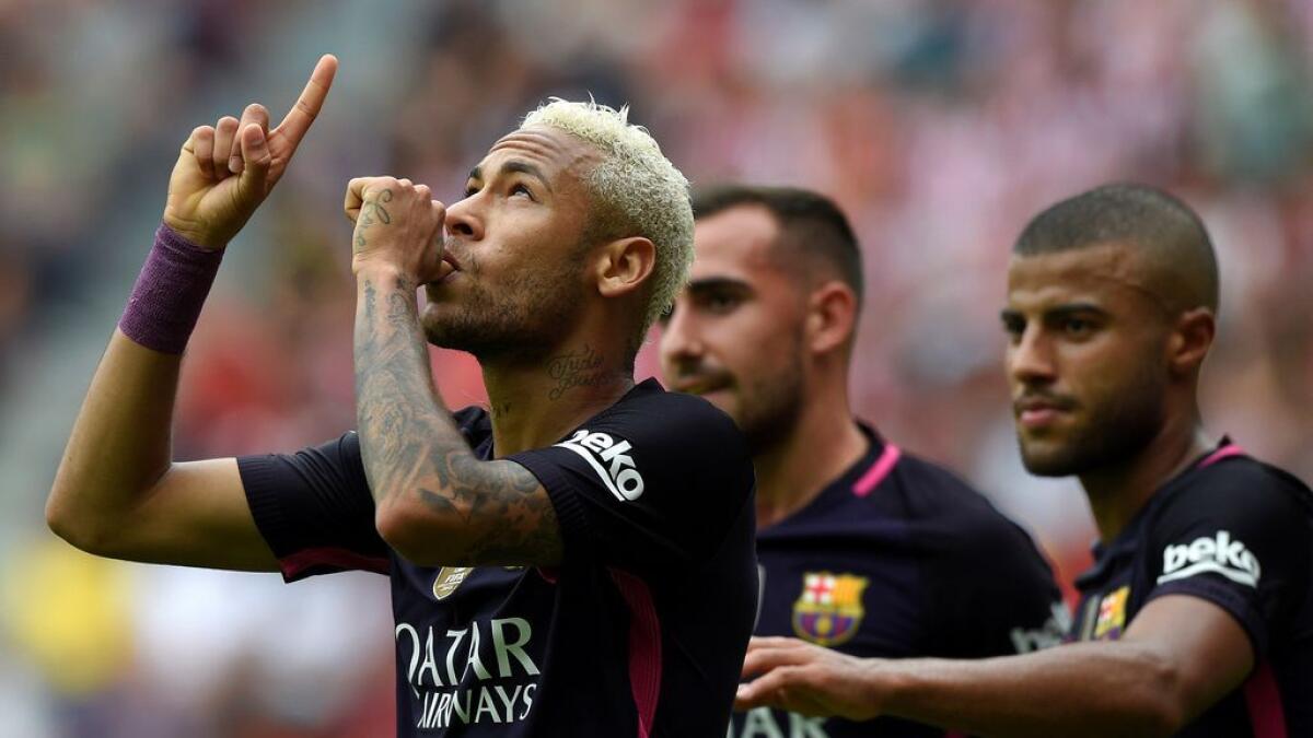  Suarez, Neymar fire Barca to massive win over Gijon