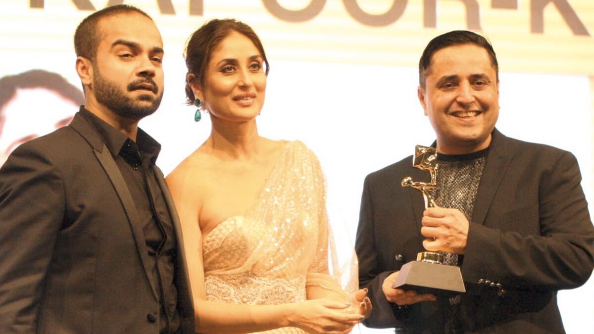 Suhail Galadari hands over the Asian Icon of the Year Award to Kareena Kapoor Khan.- Photo by Mohammed Mustafa Khan