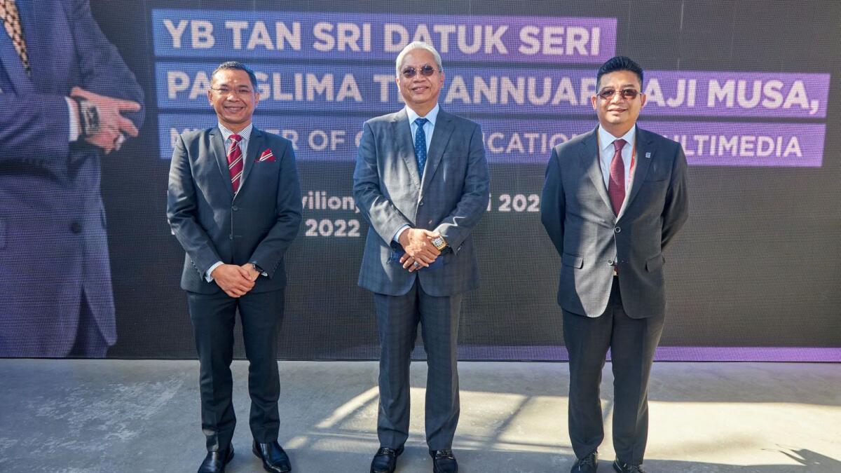From L to R: Mahadhir Aziz, CEO of MDEC; YB Tan Sri Datuk Seri Panglima TPr Haji Annuar bin Musa, minister of Communications and Multimedia; and Tuan Mohd Hasril Abdul. Hamid, consul general of Malaysia in Dubai