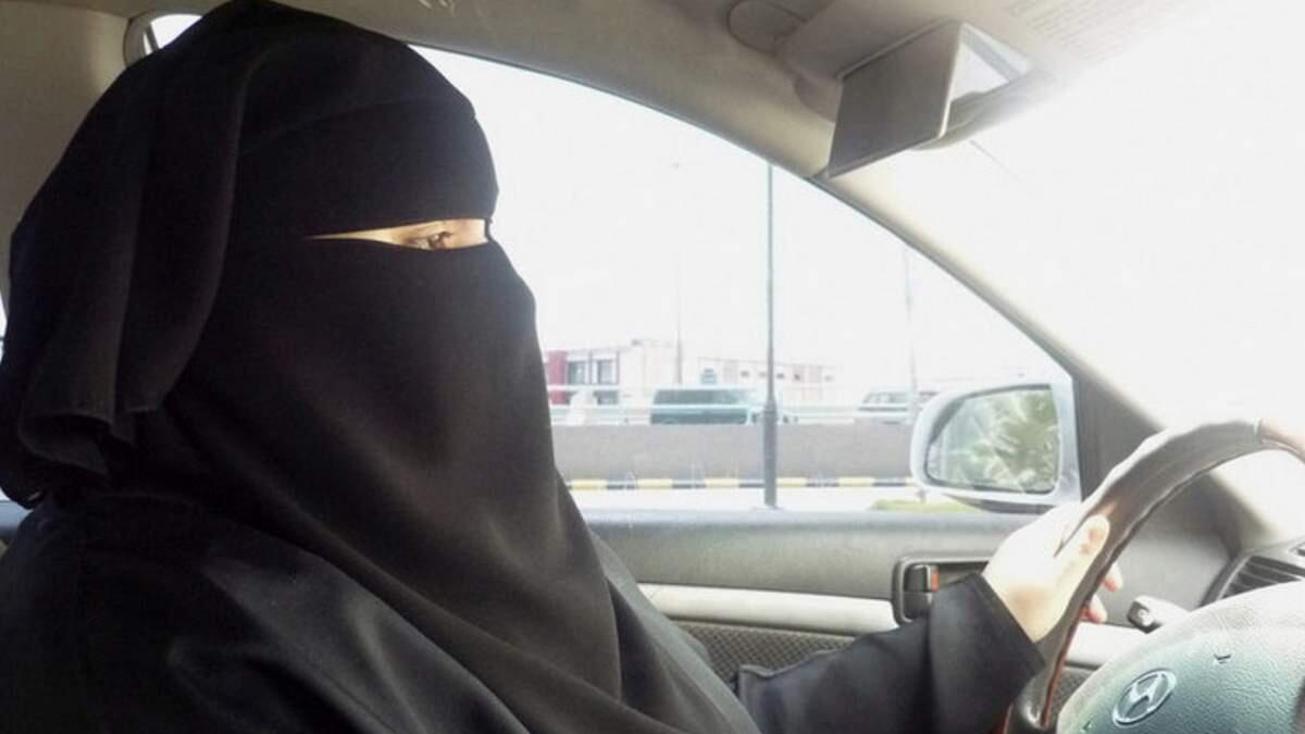  First Saudi women receive driving licenses amid crackdown