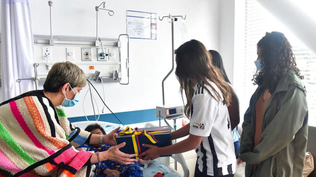 This handout picture released by the Colombian Presidency shows Colombia's First Lady Veronica Alcocer (L) and Sofia Petro (R), daughter of Colombian President Gustavo Petro, visiting one of the four Indigenous children who were found alive after being lost for 40 days in the Colombian Amazon rainforest following a plane crash, at the Military Hospital in Bogota on June 10, 2023. Four Indigenous children who had been missing for more than a month in the Colombian Amazon rainforest were found alive and flown to the capital Bogota early Saturday. The children, who survived a small plane crash in the jungle, were transported by army medical plane to a military airport at around 00:30 am Saturday (0530 GMT). - RESTRICTED TO EDITORIAL USE - MANDATORY CREDIT 'AFP PHOTO / COLOMBIAN PRESIDENCY' - NO MARKETING NO ADVERTISING CAMPAIGNS - DISTRIBUTED AS A SERVICE TO CLIENTS(Photo by Prensa presidencial / COLOMBIAN PRESIDENCY / AFP) / RESTRICTED TO EDITORIAL USE - MANDATORY CREDIT 'AFP PHOTO / COLOMBIAN PRESIDENCY' - NO MARKETING NO ADVERTISING CAMPAIGNS - DISTRIBUTED AS A SERVICE TO CLIENTS
