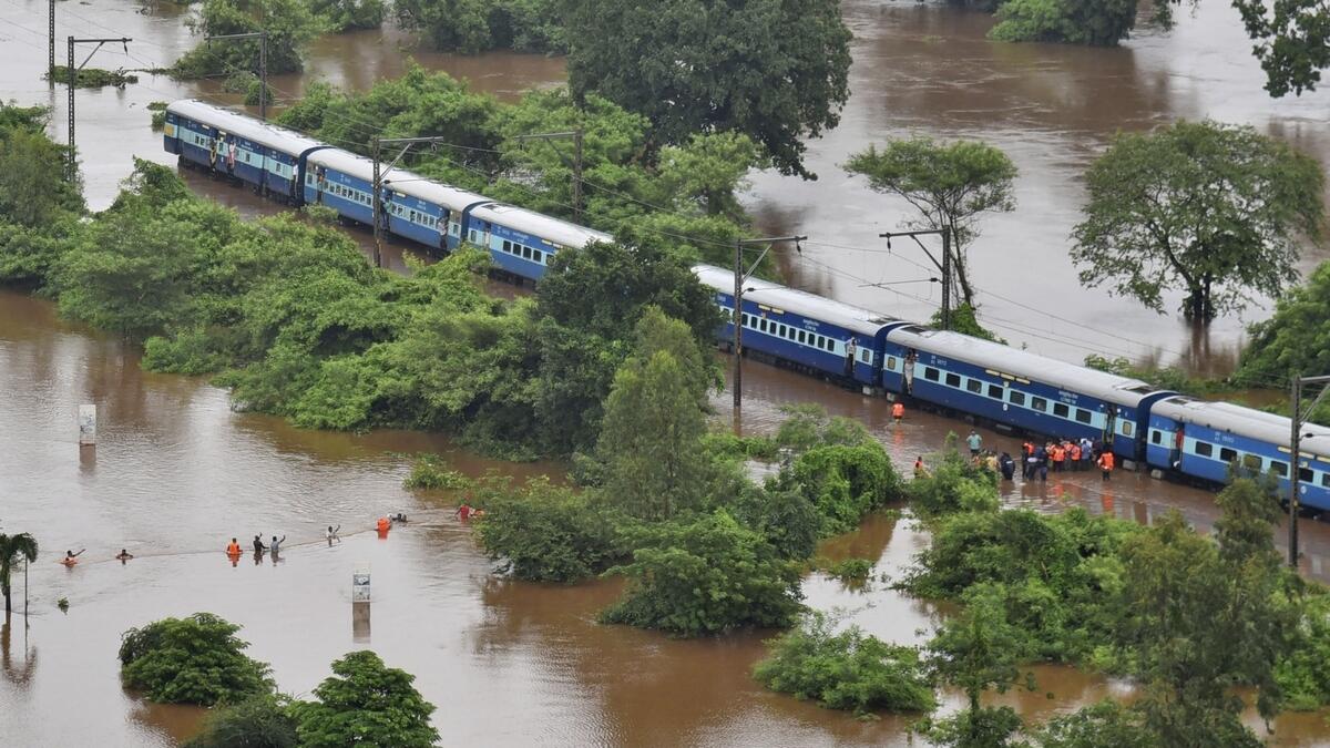 Mumbai rain, rain, Mumbai, Mahalaxmi Express , train, Mumbai-Kolhapur train, Badlapur, Ulhasnagar, Vangani, 
