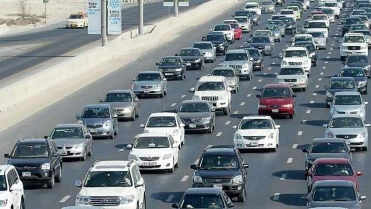 Dubai Police urge pedestrians to think and pass while crossing