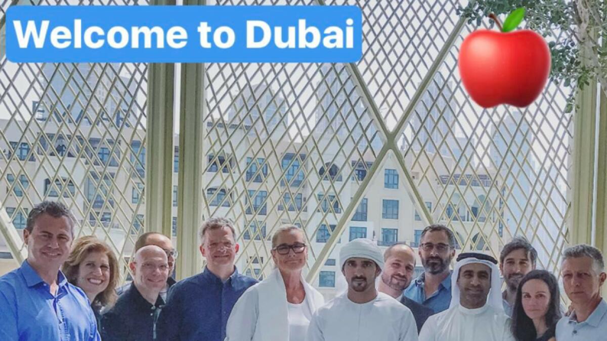 Video: Sheikh Hamdan tours Dubai Mall Apple Store