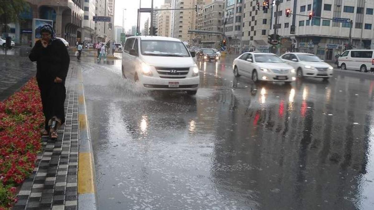 Abu Dhabi residents wake up to cool, rainy morning