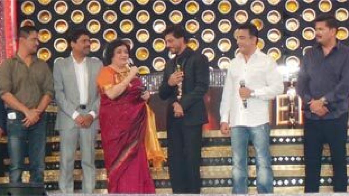 Shah Rukh Khan honoured at Vijay Awards
