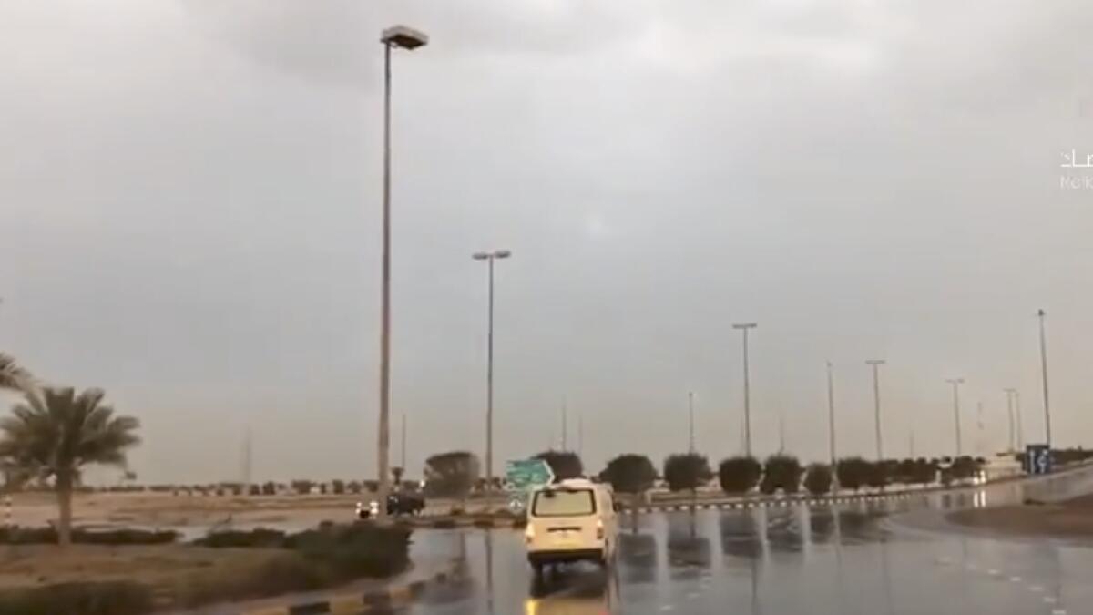 Rain lashes parts of UAE, unstable weather to continue  