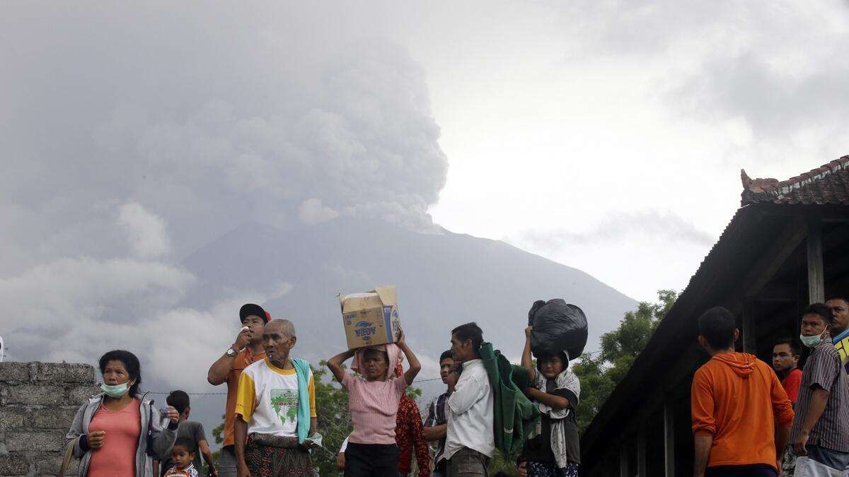 Bali volcano raises air travel warning