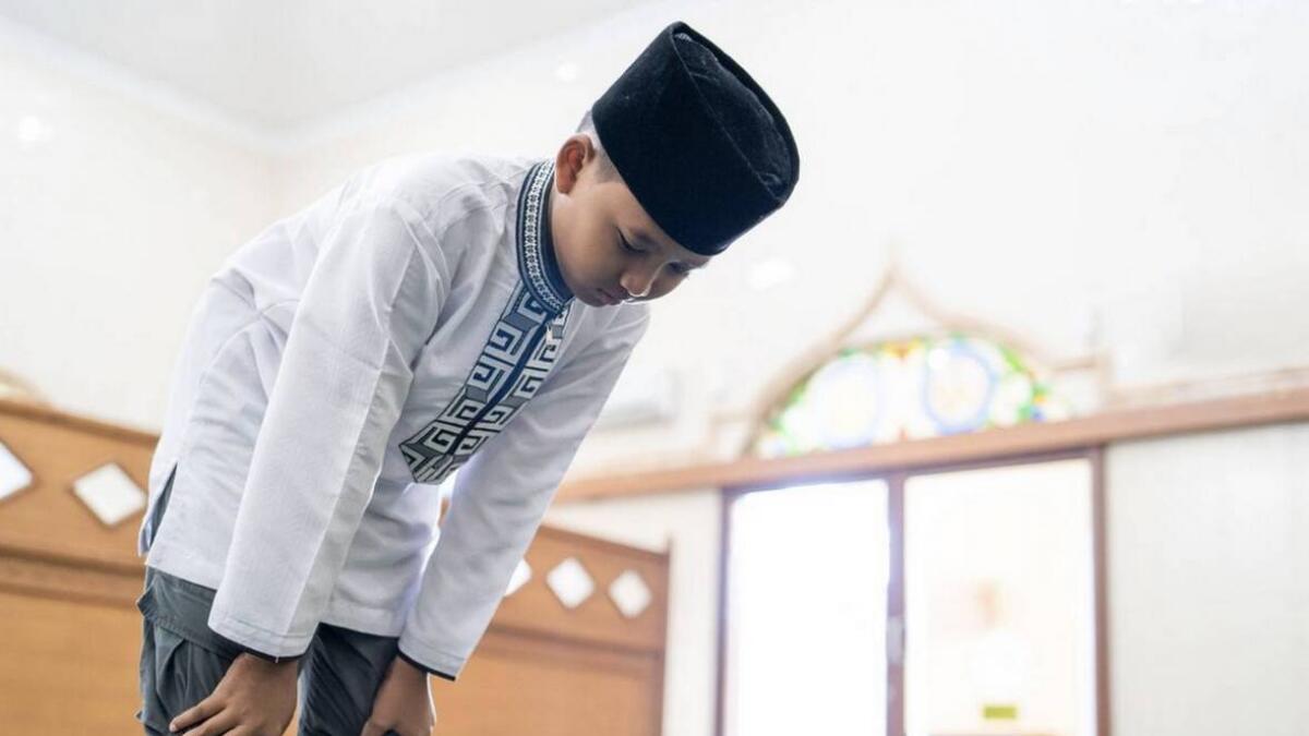 Say ‘Allahu Akbar’ while moving into the rukua or bowing position with the imam and complete the first rakat of the Eid prayer as if you are praying the Fajr prayer. Rise to the second rakat saying ‘Allahu Akbar’.- Alamy Image