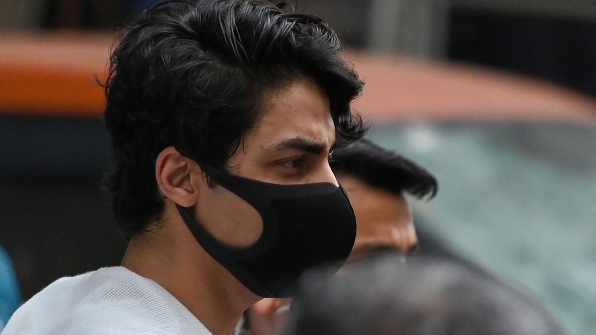 Aryan Khan, son of Bollywood actor Shah Rukh Khan, is escorted to court by Narcotics Control Bureau (NCB) officials for a bail plea hearing in Mumbai on October 8, 2021, after his arrest in connection with a drug case. Photo: AFP