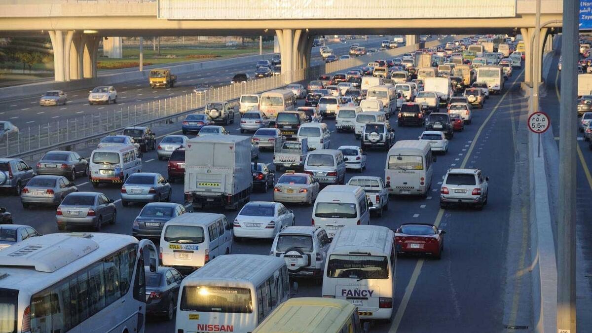 UAE traffic, Motorists, caught, tailbacks, roadblocks, Sunday, morning traffic, rush hour, 