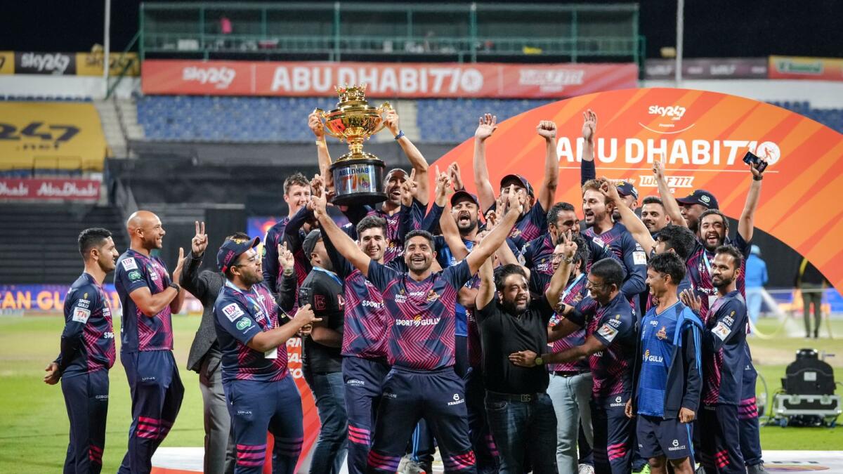 Deccan Gladiators players celebrate with the trophy after winning the final on Saturday. (Abu Dhabi T10)