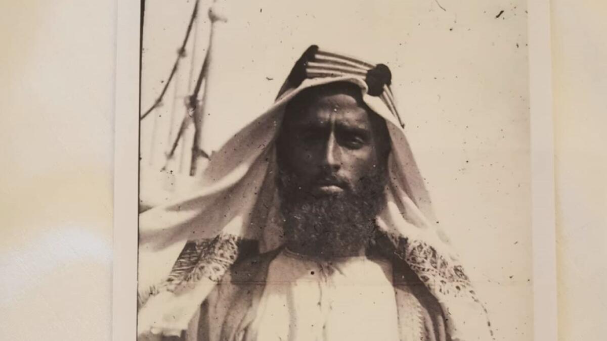 old picture, Emirati man, Emirati ruler, 100 year old picture, viral, photo