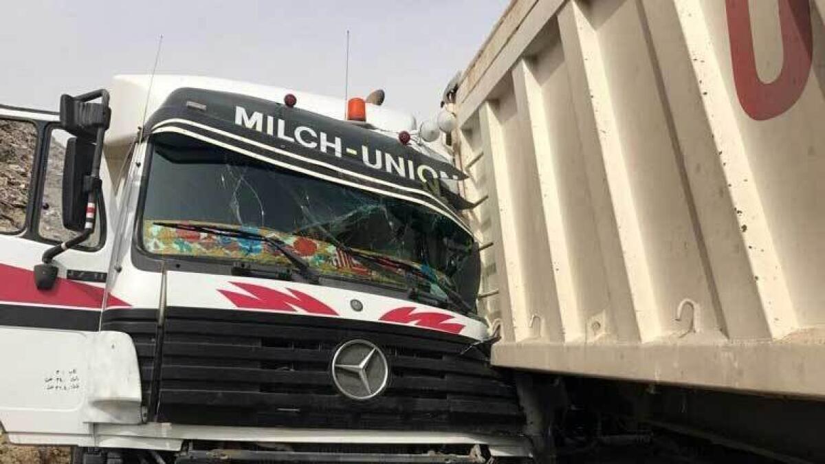 Police cuts open trucks to rescue drivers after accident 