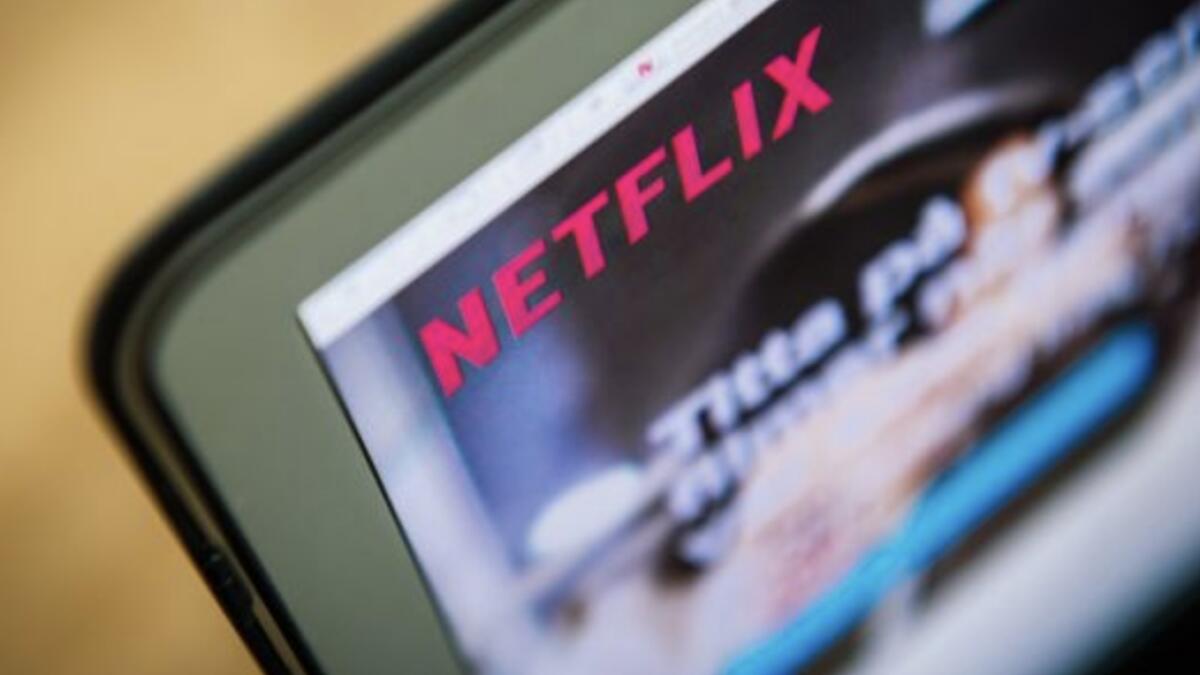 Netflix mulls to slash subscription prices
