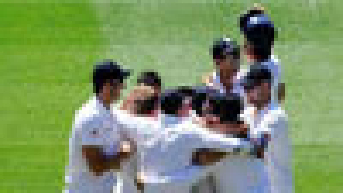 England retains Ashes with emphatic 4th test win