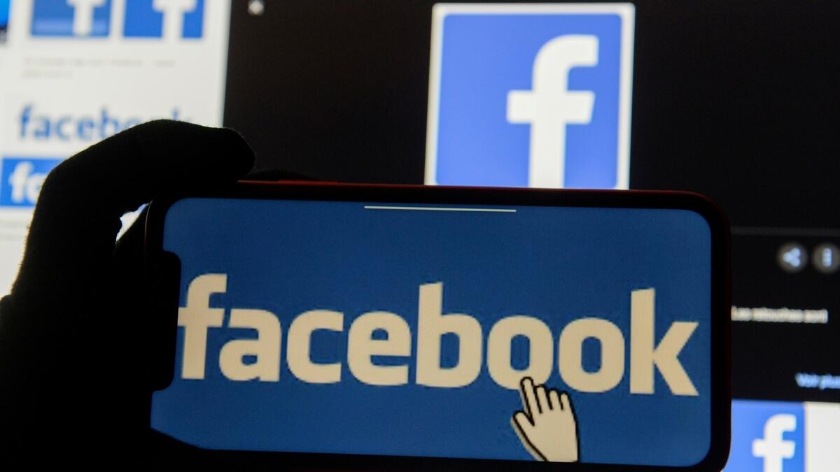 facebook inc, suspends, fake, Russian, accounts, us election