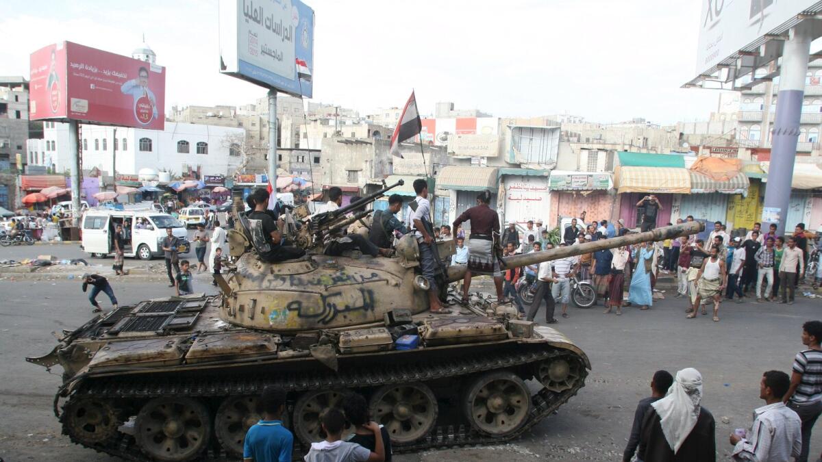 Hadis soldiers capture major entrance to Taiz