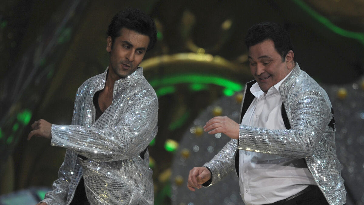 Bollywood star Ranbir Kapoor (L) performs with his father and veteran actor Rishi Kapoor on the stage during the International Indian Film Academy (IIFA) awards ceremony in Singapore on June 9, 2012. Bollywood actors are in Singapore to attend the three-day International Indian Film Academy (IIFA) awards which started on June 7. AFP PHOTO/ Punit PARANJPE / AFP PHOTO / PUNIT PARANJPE