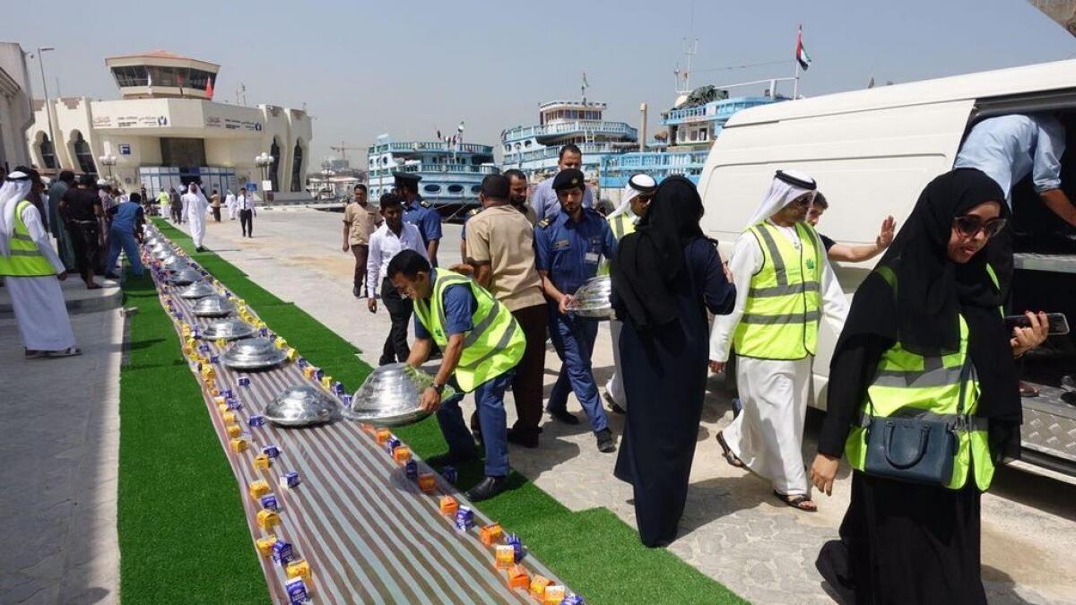 Dubai Customs runs charity banquet for 1,000 seamen 