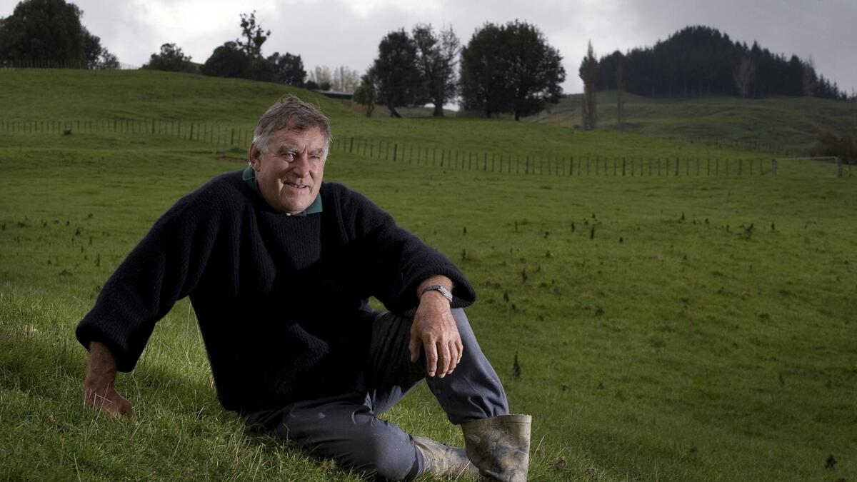 Tributes pour in for All Blacks great Colin Meads