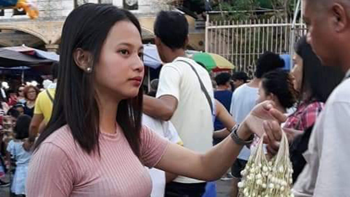 This pretty Filipina flower vendor is breaking the internet