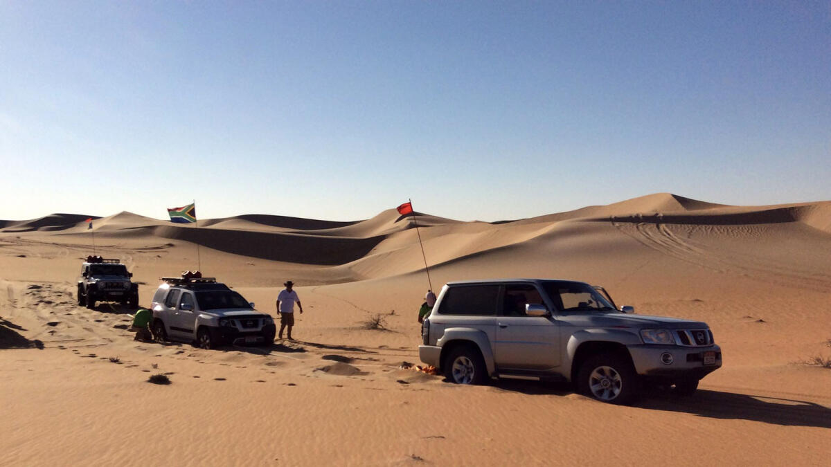 Off-roading through UAEs Liwa desert 