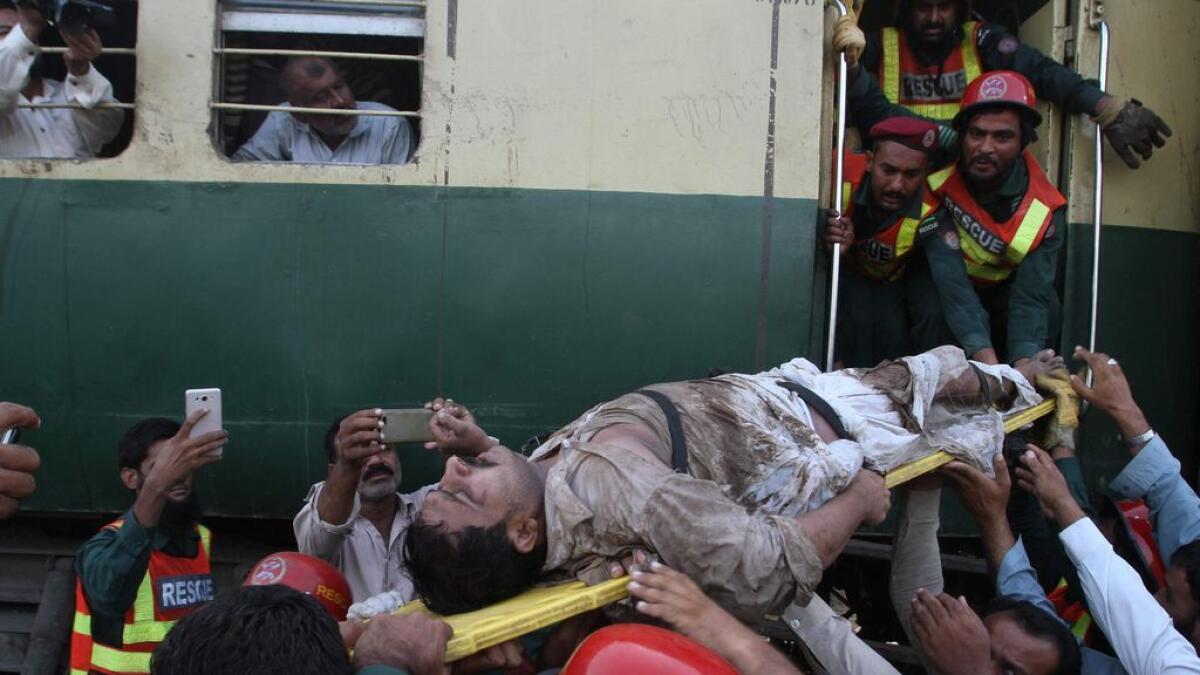Pakistan Minister announces compensation for train crash victims