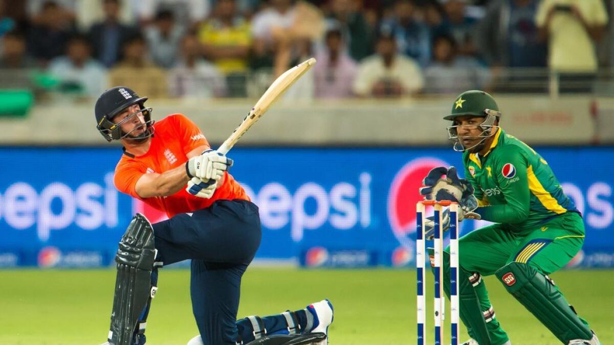 England set 161 target for Pakistan in Dubai T20