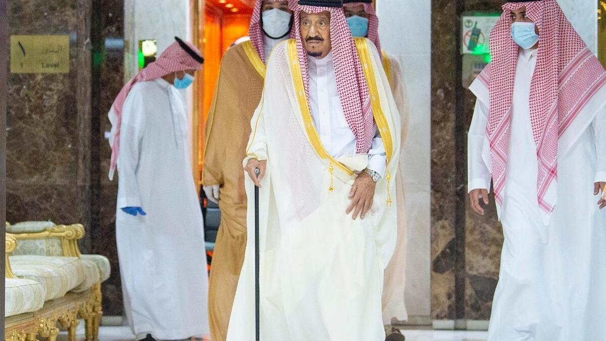 Saudi King, Salman, leaves, hospital, Riyadh, successful, surgery, remove, gallbladder