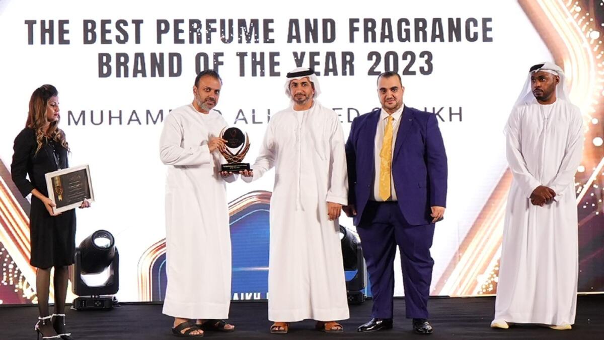 Muhammad Ali Saeed Shaikh, CEO Shaikh Mohd Saeed Group of companies receiving The Visionary Leader Awards from Sheikh Ali bin Abdulla Almualla.