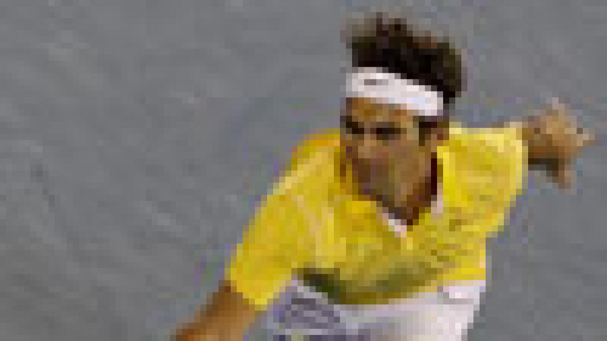 Federer storms into semi-final