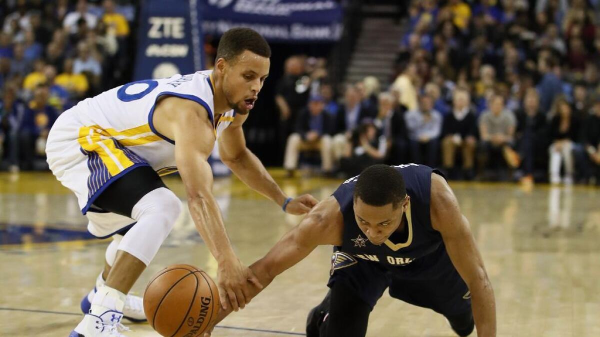 Record-breaker Curry spices up Warriors win