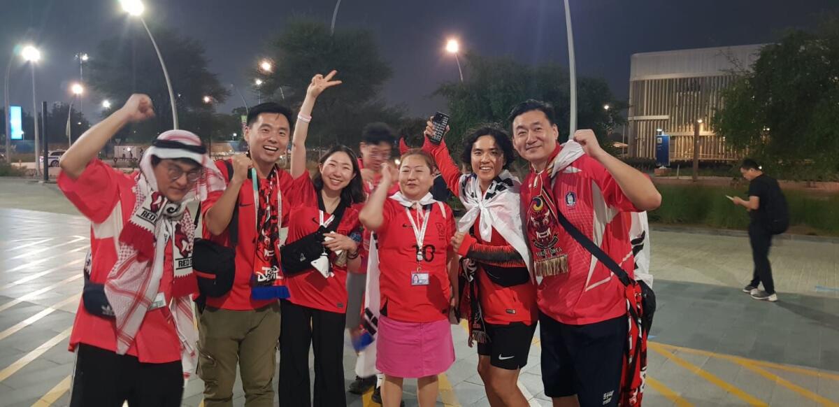 Lee Gun (second left) with other South Korean fans.
