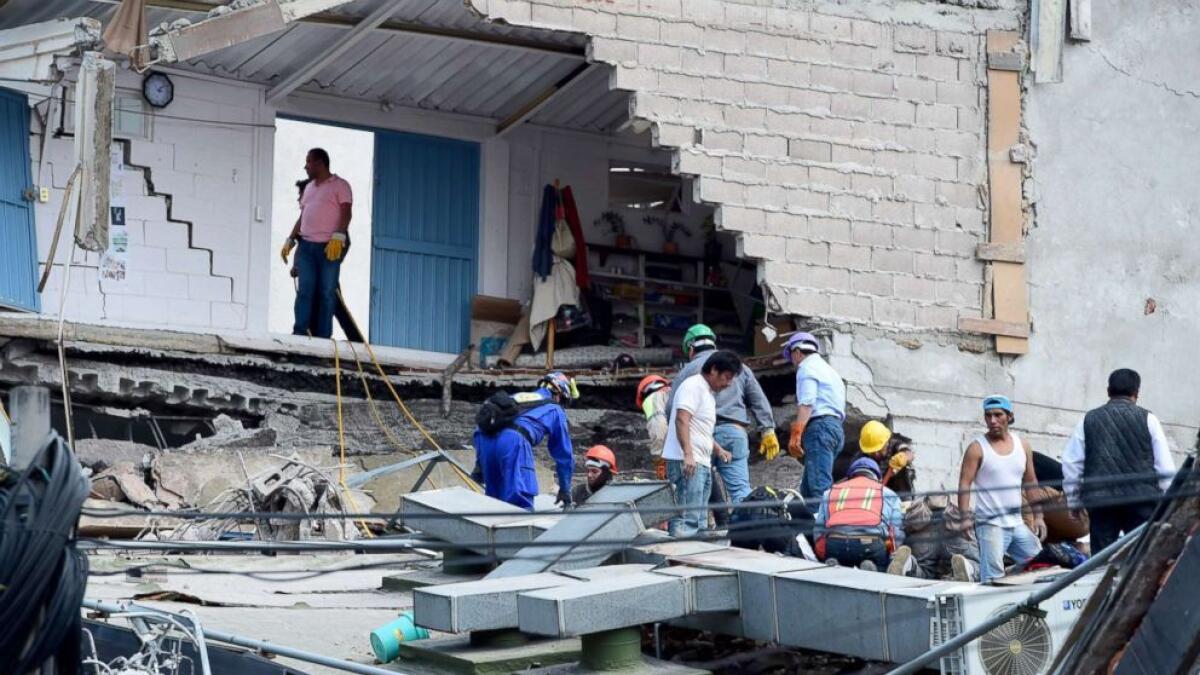  Video: At least 248 people killed in strong quake near Mexico City 