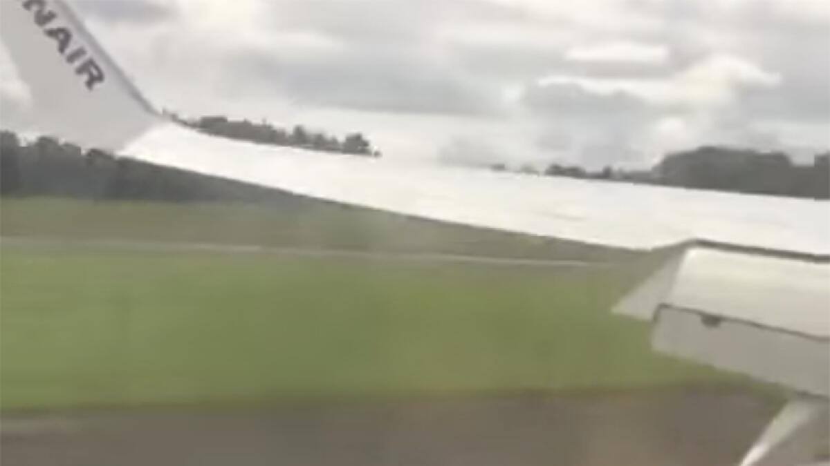 Video: Passengers panic after plane makes rough landing