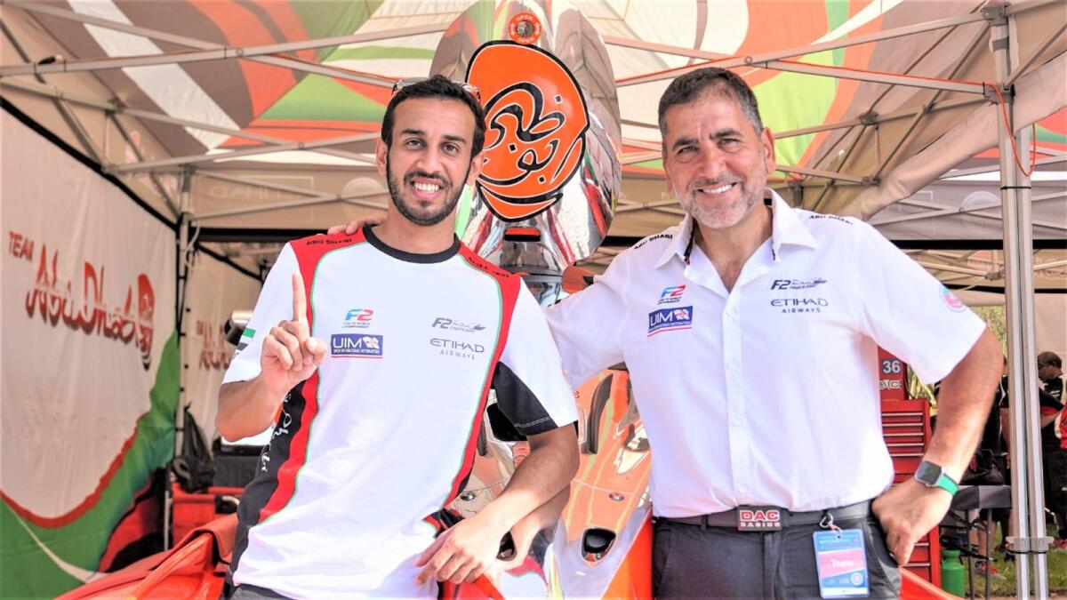 Team Abu Dhabi's Mansoor Al Mansoori (left)