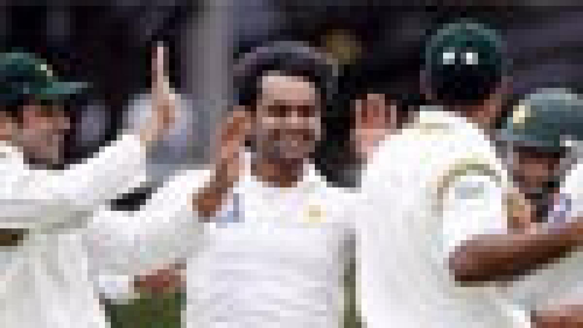 Pakistan delays announcing captain for World Cup