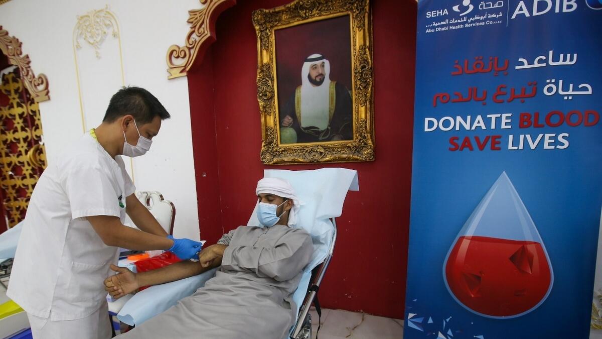 Fighting, Covid19, coronavirus, Emiratis, donate, blood, pandemic