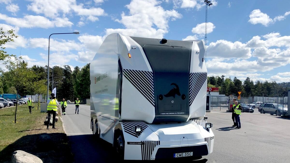 Driverless e-truck starts Sweden deliveries