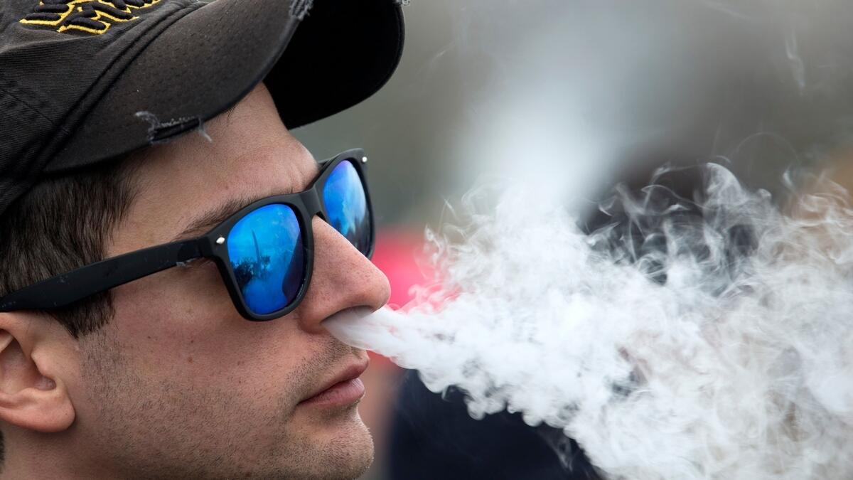 US raises tobacco and e-cigarette purchase age from 18 to 21 