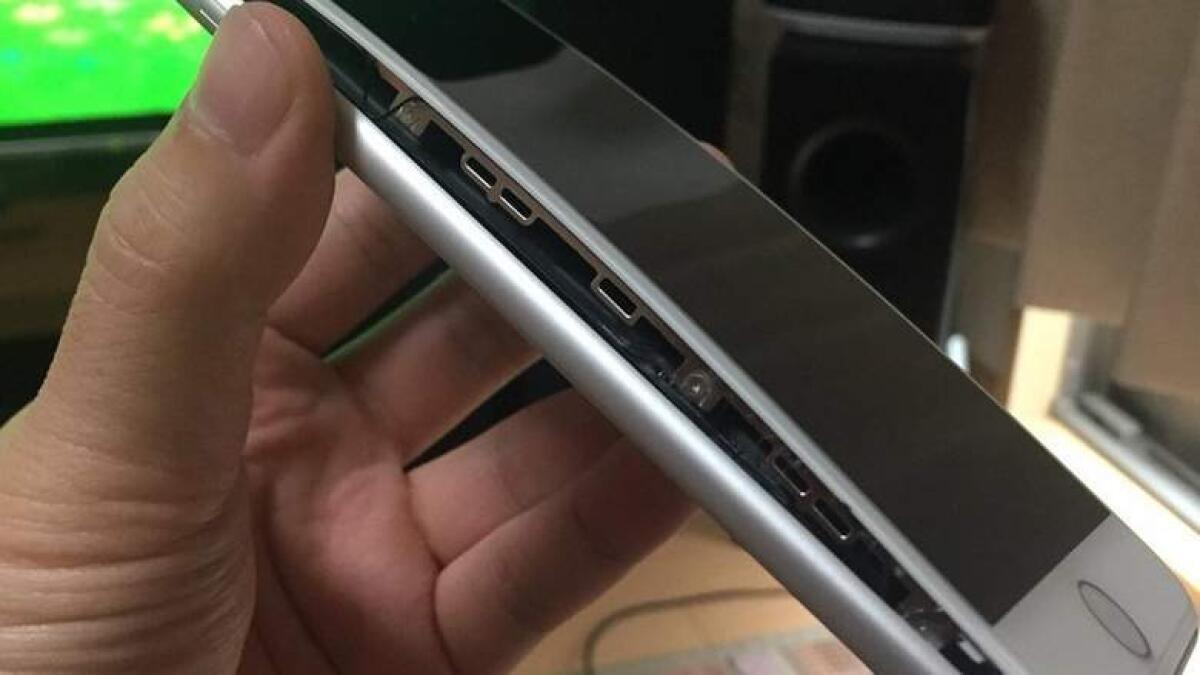 Apple looking into iPhone 8 splitting open