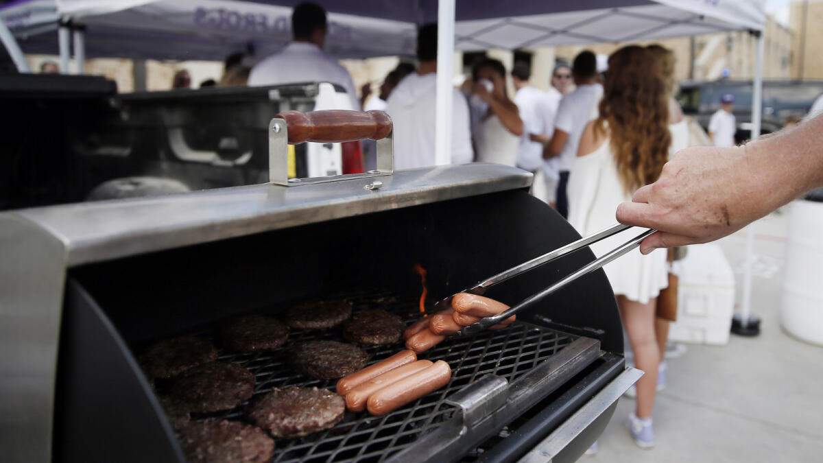 Hot dog makers, meat sellers shake off WHO cancer report