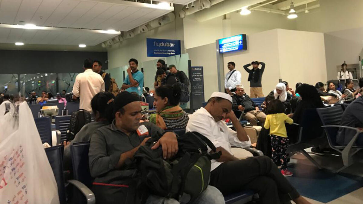 air india express, passengers, stranded in dubai, stranded, 7 hours, dubai, flight, passengers stranded, flight delayed, 12 hours, india, dubai, mangalore, IX814
