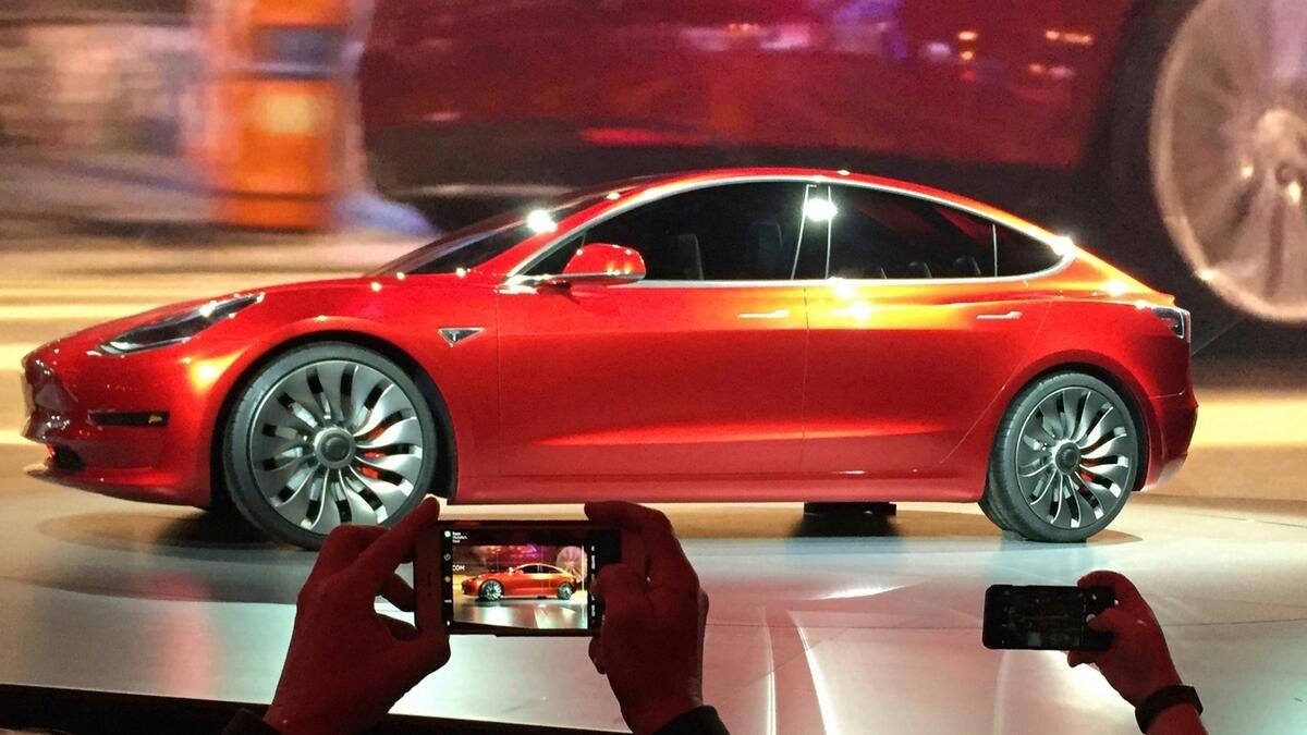 Tesla hits Model 3 manufacturing milestone, hours after deadline