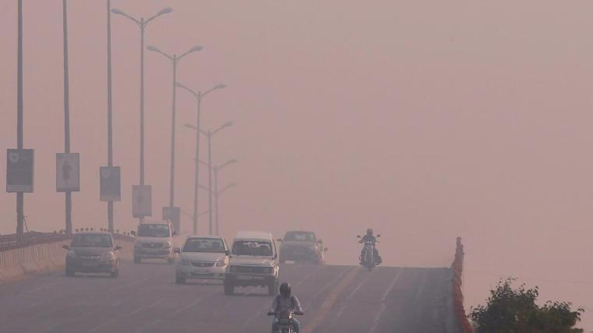  Delhi targets diesel vehicles to clear up choking smog