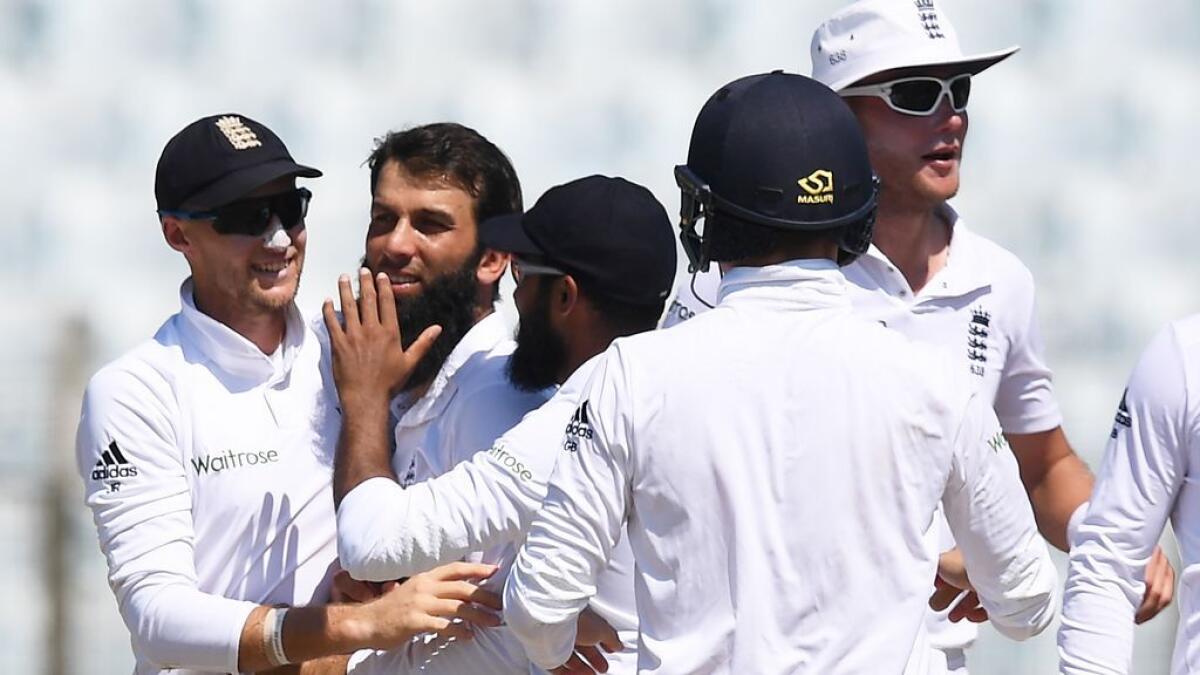 Moeen double strike lifts England before lunch